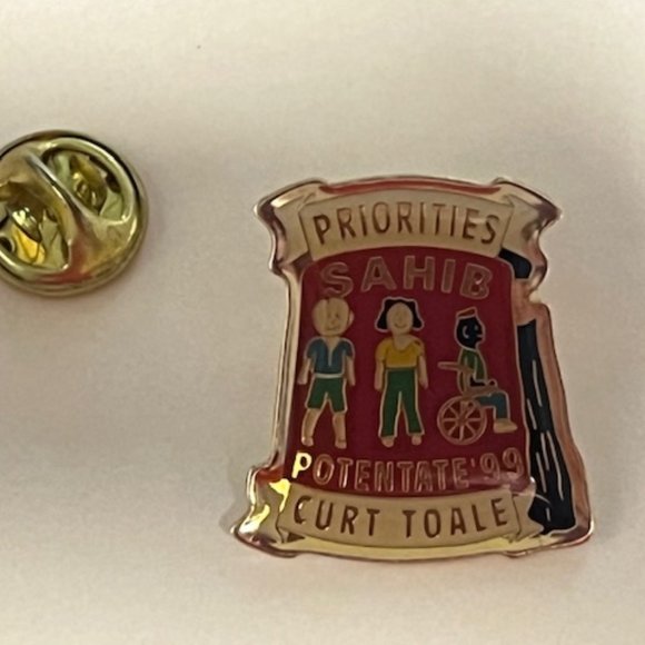 VTG 1999 Priorities SAHIB Potentate Curt Toale Lapel Hat Pin 1"x1" - Picture 3 of 7